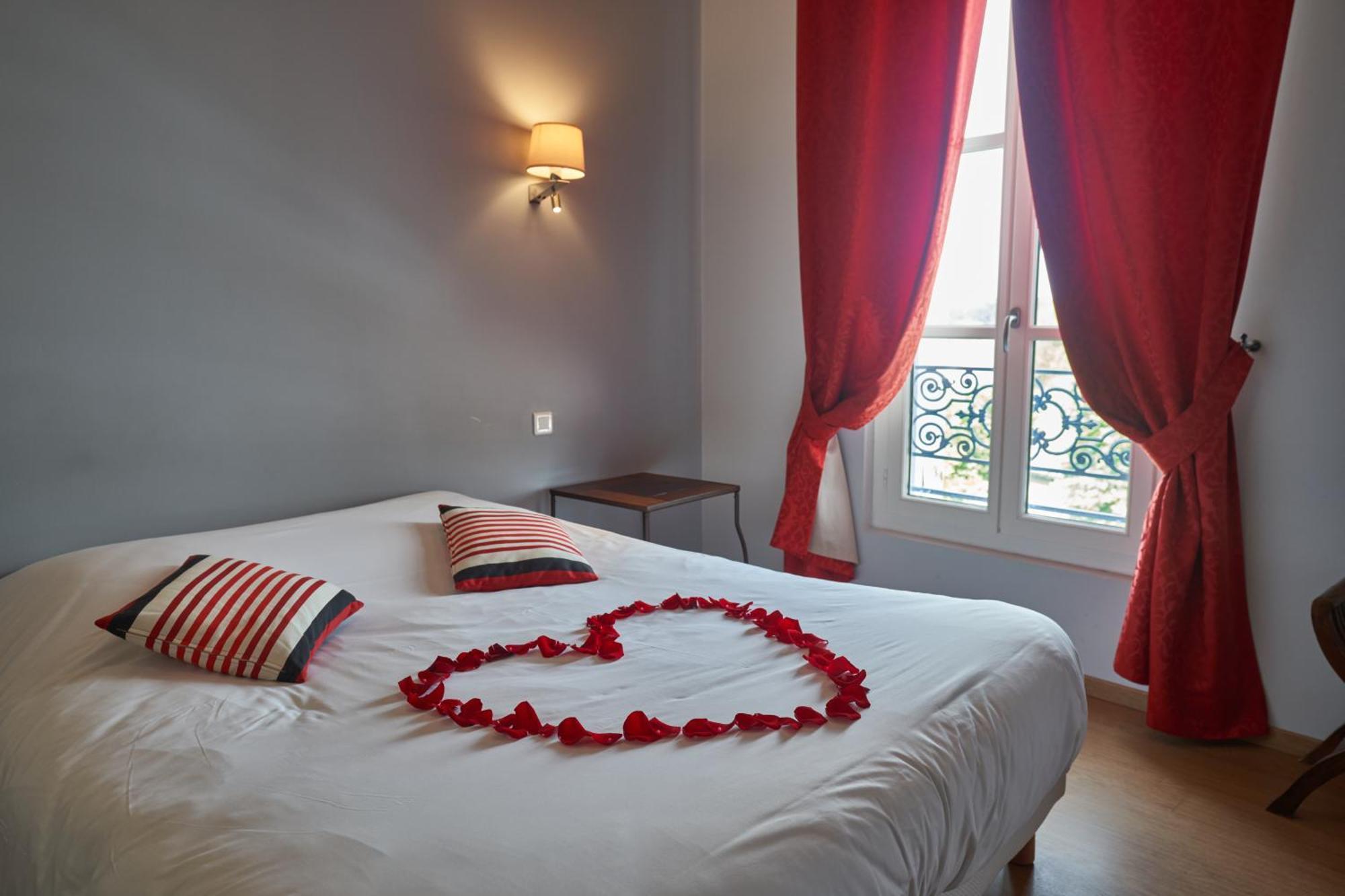 Logis Hotel De La Tour Libourne Kültér fotó