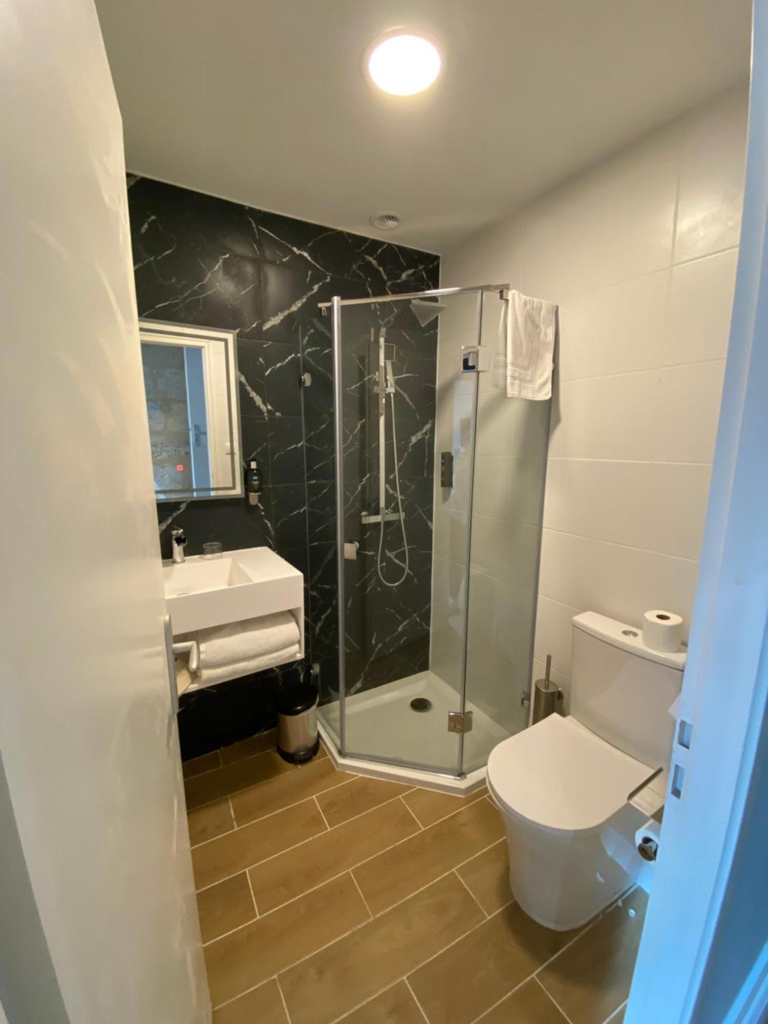Logis Hotel De La Tour Libourne Kültér fotó