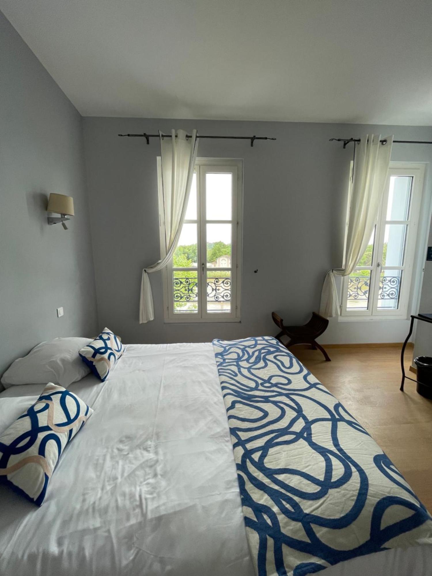 Logis Hotel De La Tour Libourne Kültér fotó