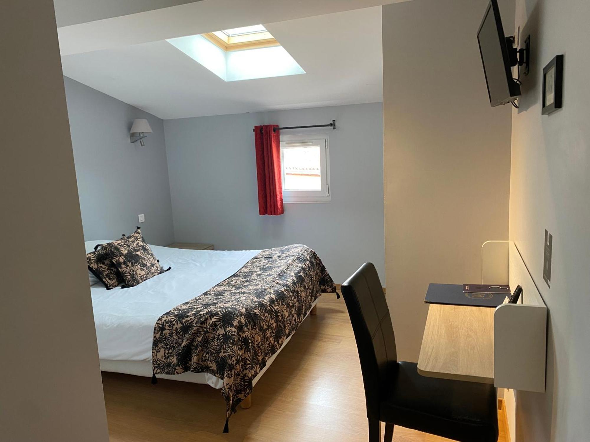 Logis Hotel De La Tour Libourne Kültér fotó